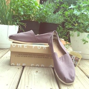 Brand New Gray TOMS 🐨